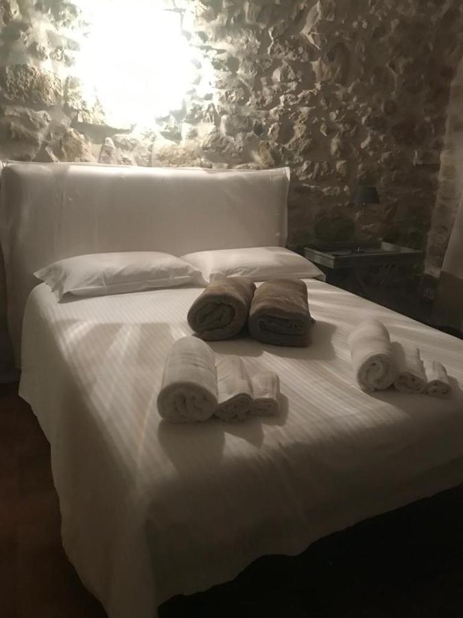 B&B Milleunapietra Romantic Guest House Ausonia Eksteriør bilde
